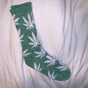 Long weed leaf socks NWOT